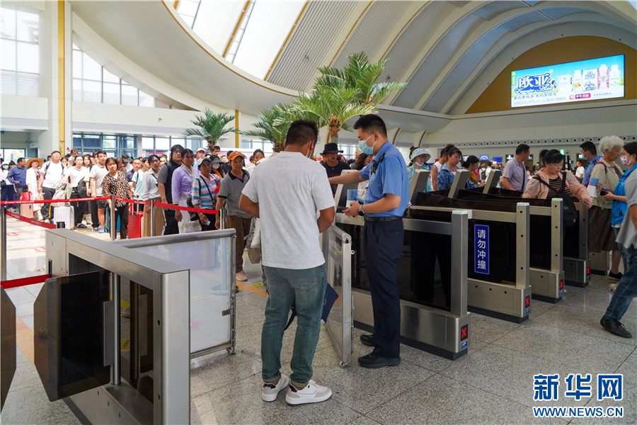 JN江南体育中老铁路增开1对国际旅客列车 西双版纳至琅勃拉邦可当日往返_新华网(图2)