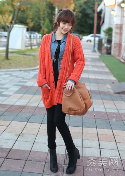 白领简约搭配:<em>开衫外套</em>小脚裤短靴