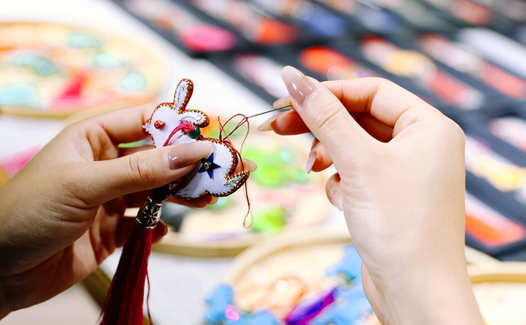 白族布扎：一针一线皆情谊