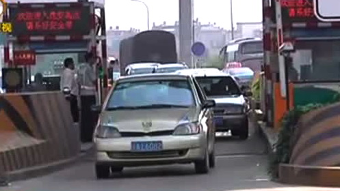 [云南网视]《致青春》素服低调跑宣传 赵薇笑称