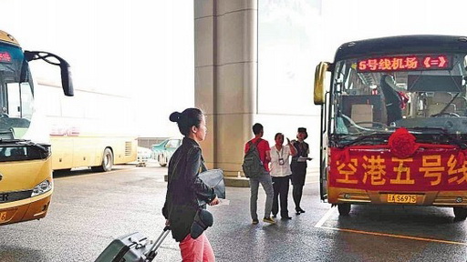 [云南网视]南博会志愿者接受系统培训 提高服务